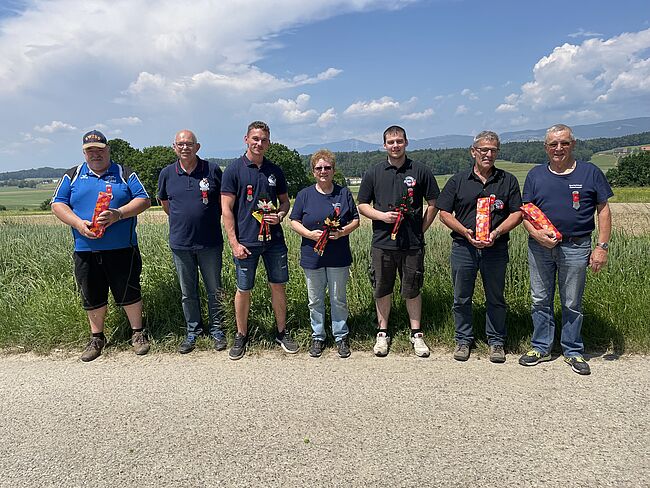 Schützenkönig-Ausstich 2023 - René Rossier, Alfred Brügger, Loris Martini, Lilian Dennler, Patrik Schär, Peter Aeschbach und Hans Peter Steiner (v.l.n.r., Ulrich Bongni fehlt)