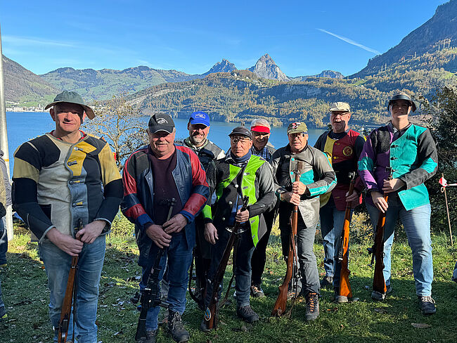 Budi, Bani, Ueli, Roland, Edi, Roger, Martin und Silvia (v.l.n.r.)